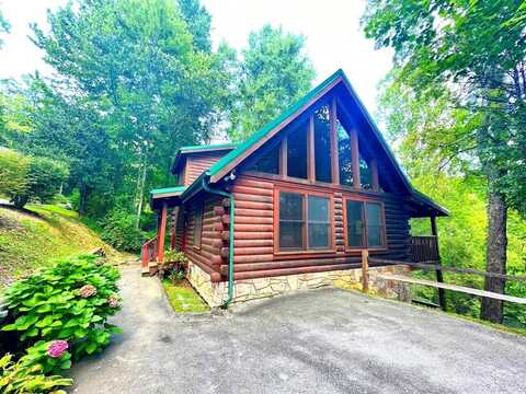 740 Yona Trail, Gatlinburg, TN 37738