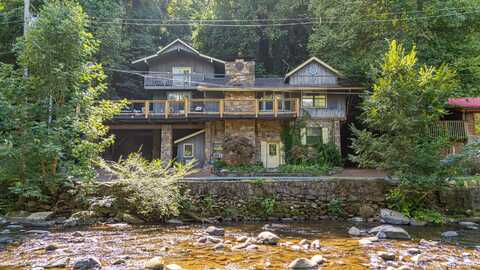 527 Hemlock Street, Gatlinburg, TN 37738