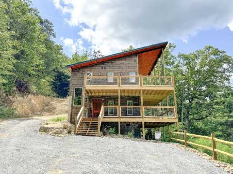 2135 Cascades Court, Sevierville, TN 37862