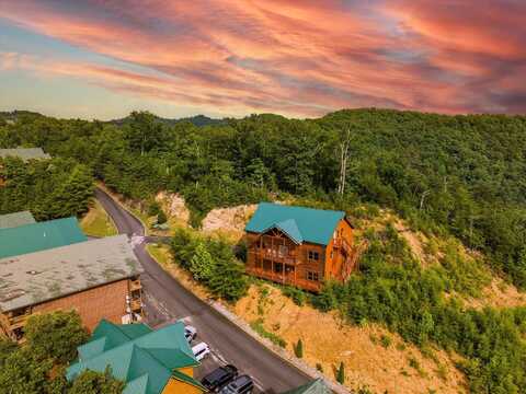 953 Black Bear Cub Way, Sevierville, TN 37862