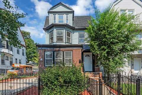 879 S 16th St, Newark, NJ 07108