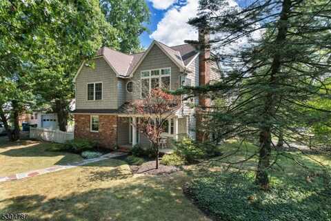 2 Westover Ct, Mountainside, NJ 07092