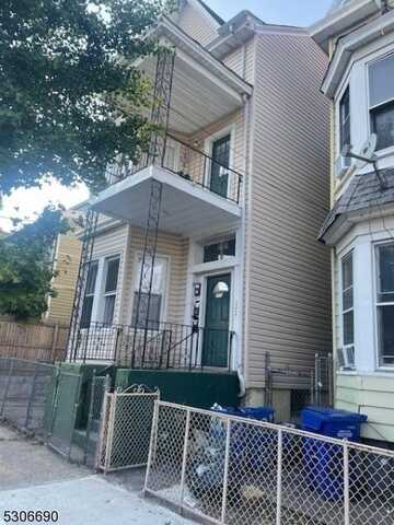 209 Park Ave, Paterson, NJ 07501