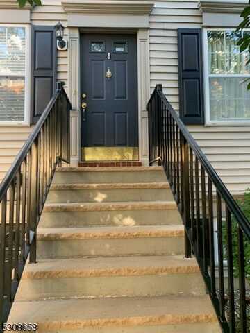 8 Vaughan Dr, Newark, NJ 07103