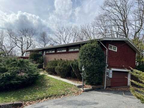 2 Alta Vista Dr, Ringwood, NJ 07456