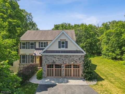 17 Whitehouse Ave, Readington, NJ 08889