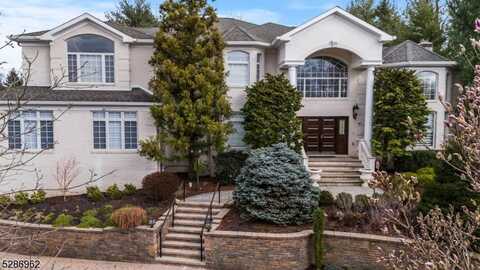 50 Beachmont Ter, North Caldwell, NJ 07006