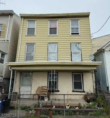 28 Albion Ave, Paterson, NJ 07502