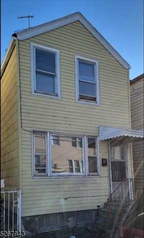 33 1/2 Garrison St, Newark, NJ 07105