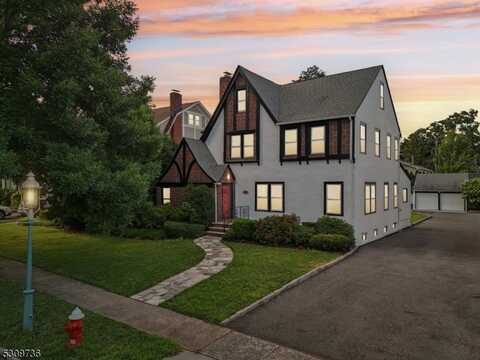 38 Stephen St, Montclair, NJ 07042