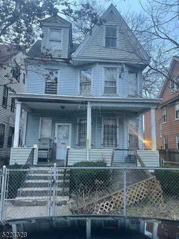 32 Palm St, Newark, NJ 07106