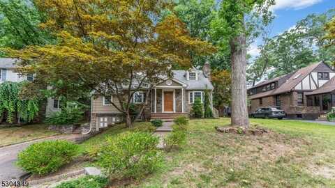 93 Chetwood Ter, Fanwood, NJ 07023