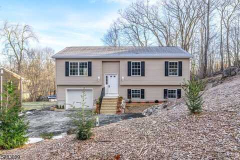 5 Glen Rd N, Vernon, NJ 07422