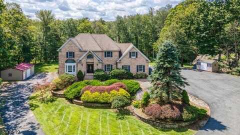 19 Melinda Ln, West Milford, NJ 07421