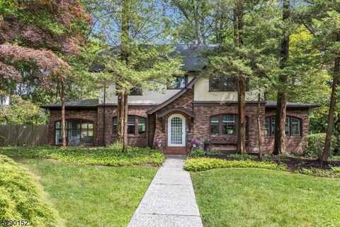 25 Pleasant Ave, Montclair, NJ 07042