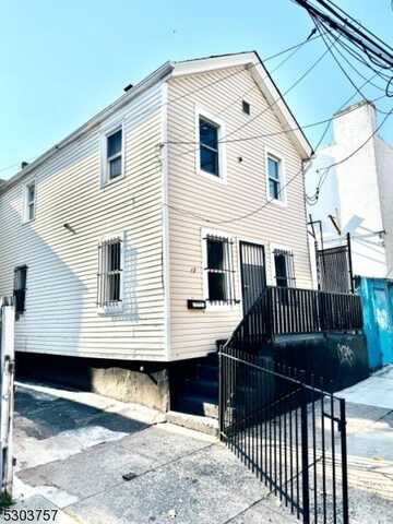 12 Thomas St, Newark, NJ 07114