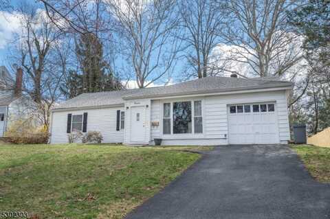 18 Maplewood Dr, Livingston, NJ 07039