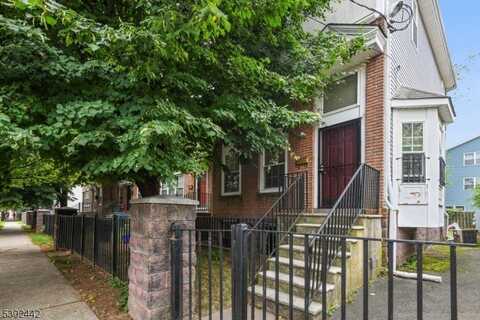 37 Holland St, Newark, NJ 07103