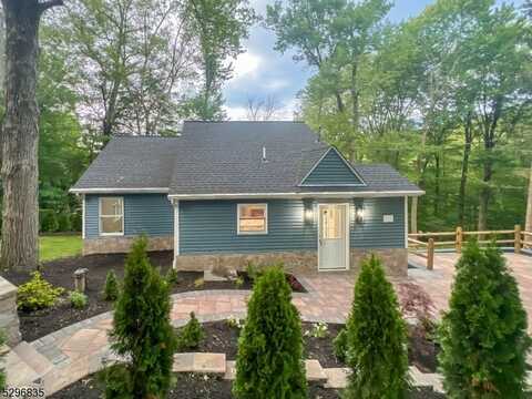 109 Summit Dr, Vernon, NJ 07461