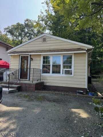 354 Maxim Dr, Hopatcong, NJ 07843