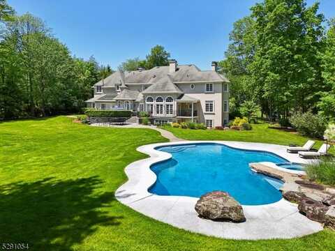 7 Brams Hill Dr, Mahwah, NJ 07430