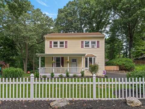 24 Homestead Rd, Jefferson Twp., NJ 07849