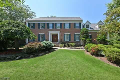 28 Hutton Dr, Mahwah, NJ 07430