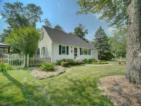 68 Beechwood Rd, Florham Park, NJ 07932