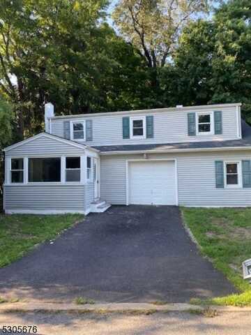 34 Oak St, Bloomingdale, NJ 07403