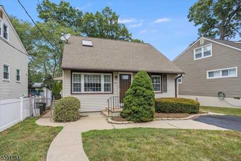 24 Maple Ln, Whippany, NJ 07034