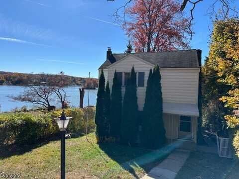 55 Musconetcong Ave, Stanhope, NJ 07874