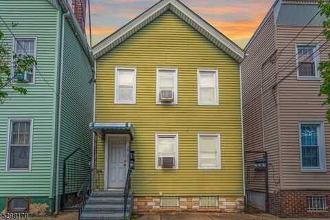 38 Schalk St, Newark, NJ 07105