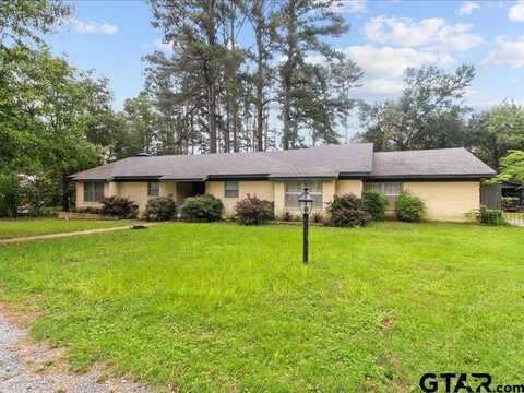 118 Meadowbrook Dr, Palestine, TX 75803