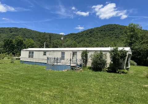 5088 Richwood Rd, Fenwick, WV 26202