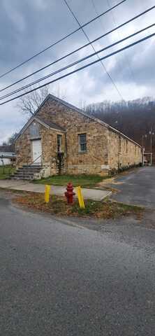 619 9th St, Marlinton, WV 24954