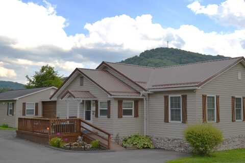 418 12th St, Rainelle, WV 25962