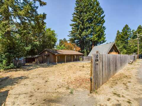 10 Whittmore Avenue, Redway, CA 95560