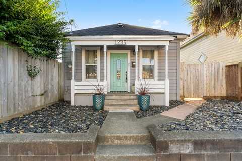 1235 West Avenue, Eureka, CA 95501