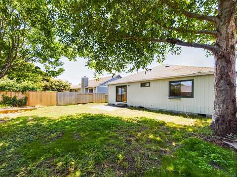 1305 Winchester Avenue, McKinleyville, CA 95519