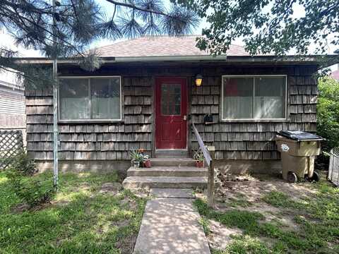 452 W 2nd St, Hoisington, KS 67544