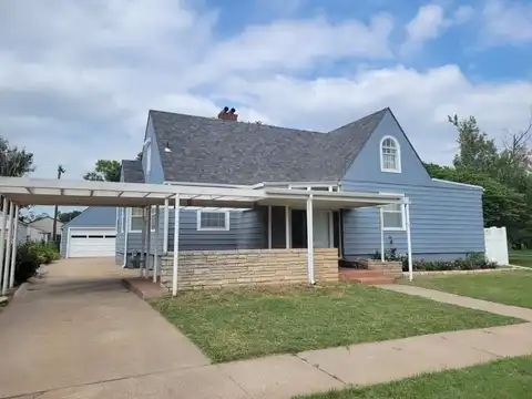 451 E 3rd St, Russell, KS 67665