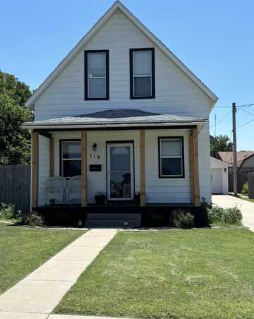 110 W 13th St, Ellis, KS 67637