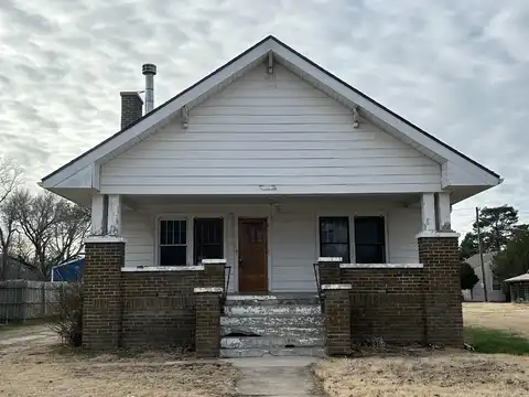 104 S Charles St, Holyrood, KS 67450