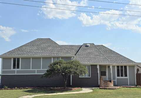 100 W 33rd, Hays, KS 67601