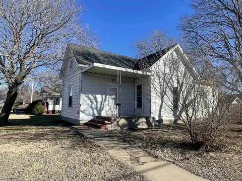 306 E 3rd St, Russell, KS 67665