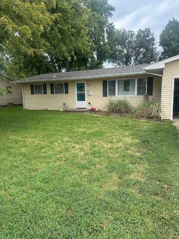 5830 Rosewood Dr, Great Bend, KS 67530