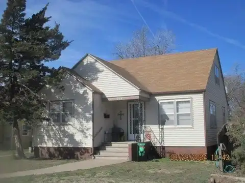 814 Niles Ave, Kinsley, KS 67547