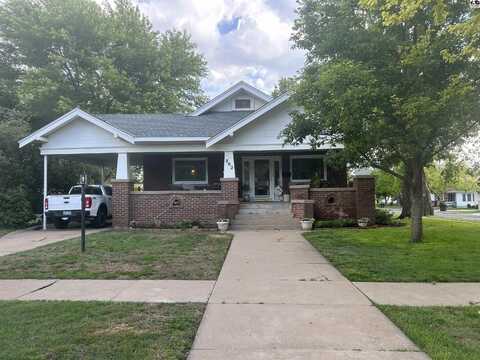 802 W 3rd St, Pratt, KS 67124