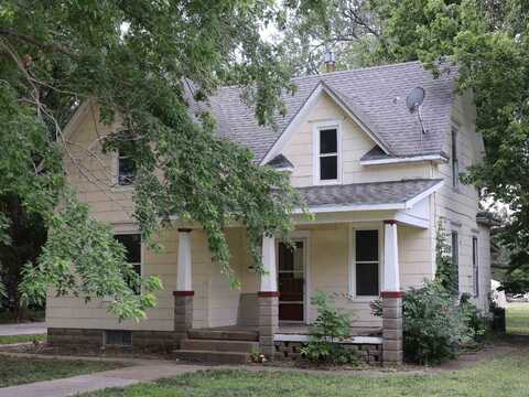 509 N Chestnut St, Lindsborg, KS 67456