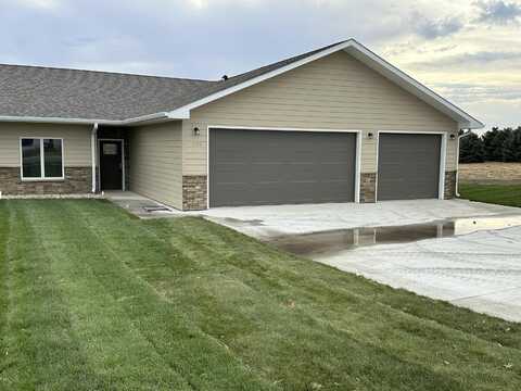 1132 Lampe Ct, Huron, SD 57350